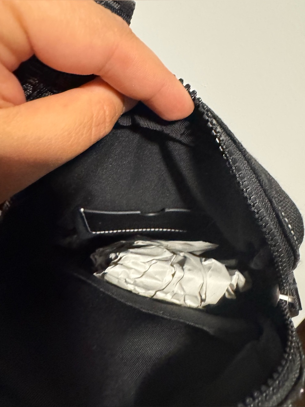 NWT
Off-White c/o Virgil Abloh Messenger bags for Men - Picture 4 of 4